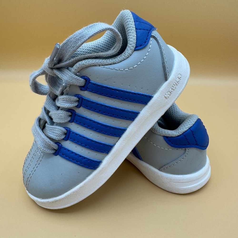K Swiss Gray Blue Stripes‎ Classic Laceup Leather Sneakers Sz 6 Toddler